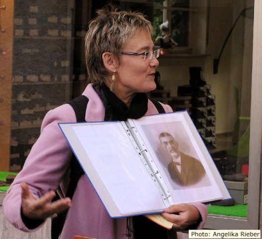 Die Historikerin und Stadtführerin Angelika Rieber gibt der Vergangenheit ein Gesicht. Foto: Angelika Rieber